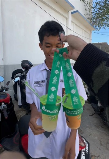 SEGELAS YOTTA BUAT STRANGER🤩 Yotters! Sekarang Yotta sudah di Kota Mamuju lho, waktunya buat nongkrong, me time atau kerja tugas bareng teman! Yuk buruan mampir bareng teman kamu! #YottaID #SemangatYO