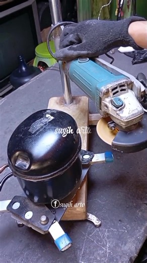 he tried to split the compressor without penetrating the connection,, 👌 #trick #solutions #compressor #Followers | Sugih Arto