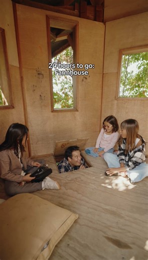 Be honest, would you pull the kids out of school for this?🐔 📍Camarillo, California 🔗 Link in bio to book 🔎 “Modern Farm House” #vrbo #vacationrental #farmstay #farmlife #farmretreat