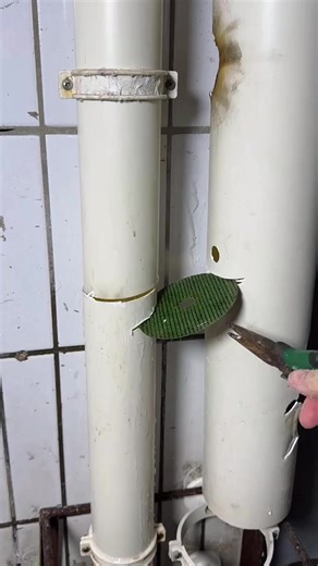 The simplest way to repair a drainage pipe using a slip coupling. #plumber #plumbing #plumbers #plumbinglife #construction #electrician | Young Plumber | Facebook