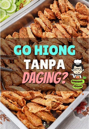 GoHiong Vegan dari Kentang? 𝐆𝐀𝐀𝐃𝐀 𝐃𝐀𝐆𝐈𝐍𝐆𝐍𝐘𝐀? 𝐄𝐌𝐀𝐍𝐆 𝐄𝐍𝐀𝐊? Kita jual GoHiong Vegan, sebutannya Cekeng Vegan (beda sebutan daerah aja guyss). Cekeng Vegan kita ini basednya dari Kentang! Super sehat, dan wangi banget karena ada 5 bumbu spesial itu didalemnya. Allium free dan tanpa pengawet, wajib banget dicobain ya! Buat kamu yang pengen coba menu-menu lainnya, kita juga sedia banyak banget menu yang variatif. Mulai dari 20 ribuan aja kalian uda bisa cobain makanan Vegan yang