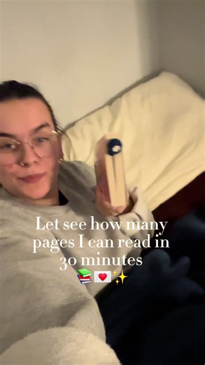 1 page off reading 30 pages in 30 minutes 🥲😫 maybe next time!!! #readingvlog #alihazelwood #readingnook #romancebook #booktok