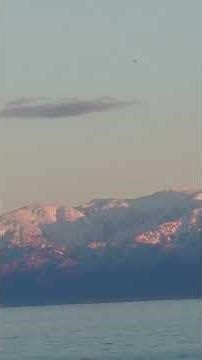 七尾方面から見る富山湾😄穏やかな海。向こう側には、富山新潟の山々。もうすぐ地震から２年になります。