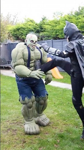 Batman vs Zombie Hulk - who wins this battle? #batman #hulk #dc #marvel #vs #gorgeousmovies