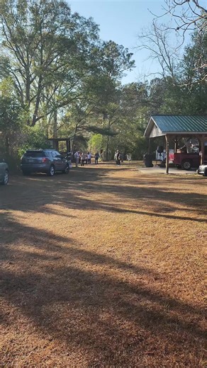 Trees make beautiful sounds for terrible disc golfers. Is there ever a bad day when you're golfing?? #fun #discgolflife #discgolf #adventure #worldtok @keith lindsay @Terry Crews @michaelmcbee650 @JomezPro @Larissa Bryant