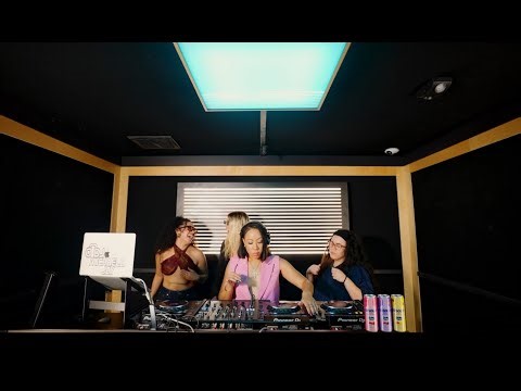 An Absolut Vibe | DJ Michaela Jay (Studio Session)