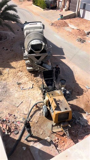 Coulage du radier, des bacs, du tampon et du local technique. Béton dosé à 400 kg/m³, renforcé avec fibres et hydrofuge pour une structure solide, durable et parfaitement étanche. Chaque détail compte pour garantir la qualité et la longévité de la piscine. Chez Pégase, on construit avec précision, du ferraillage jusqu’au dernier coulage. #Piscine #Construction #BétonArmé #PiscineLuxury #Chantier
