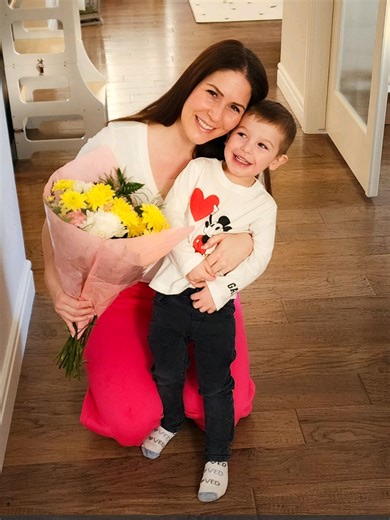 Romance isn’t toxic. Chivalry isn't dead. If love isn’t worth celebrating then WTF is??? 💐🔥 I’m so tired of the excuses. 😮‍💨 🔶️“It’s a Hallmark holiday.” 🔶️“It’s forced.” 🔶️“It shouldn’t matter.” Cool. Then neither should birthdays 🎂, anniversaries 💍, or literally any moment where effort is required to celebrate love. Valentine’s Day isn’t about diamonds 💎 or pressure. ✨It’s about intention 🩷It’s about showing up 🫶🏻It’s about saying “you matter” without being prompted. ⚠️⚠️And no, b