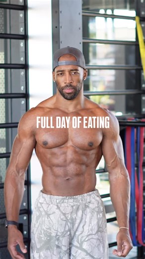 Ray | Fitness Trainer on Instagram: "Simple breakfast, lunch, and dinner to get in 200g of Protein, 185 Carbs, 55g of Fat. (Currently at 197lbs) Numbers should be adjusted for your personal body weight and goals. ⚡️Breakfast Sweetened Whole Grain Oats Cereal with Honey O’s Organic Fat Free Milk 100% Liquid Egg Whites Uncured Beef Hot Dogs (TJ’s) ⚡️Lunch Sprouted Whole Grain Ezekiel Bread Oven Roasted Turkey Breast Romaine Lettuce 1 Slice Tomato French’s Mustard (0 Calories) Lite Swiss Cheese (TJ