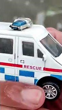 Membersihkan Mainan Mobil Ambulance #Shorts