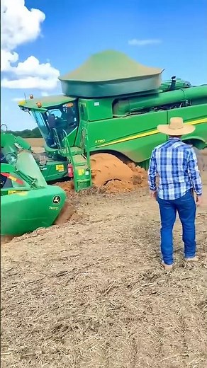 John Deere 5780 harvester fighting deep Mud#farming #harvester#jhondeer#agriculture#heavymachinery