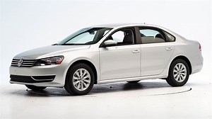 2013 Volkswagen Passat 4-door sedan