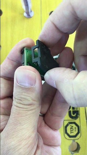 HONDA車スマートキーの電池交換方法！【鍵屋】【車の鍵】 #鍵 #locksmith #shorts