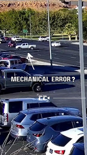 73K views · 135 reactions |  Was it a mechanical failure or just a slow turn? What led to this crash? Always remember: when making a turn, ensure you're going at a steady and appropriate speed to avoid confusion or sudden reactions from other drivers. ⚠️ Let's drive smarter and safer together! | CollisionCam | Facebook