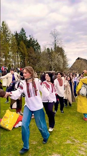 Святкування Великодня у гаю #львівяквінє #lvivskijbatyar #dance #easter #happyeaster #happy #lviv