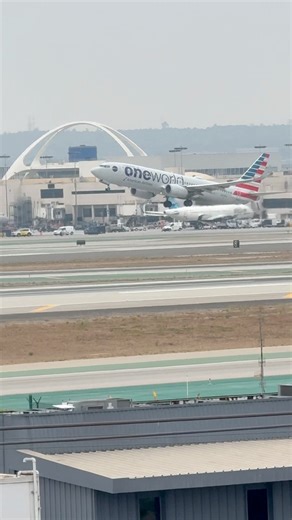 American Airlines Boeing 737 One World Livery Departing LAX For Nashville, TN! #americanairlines