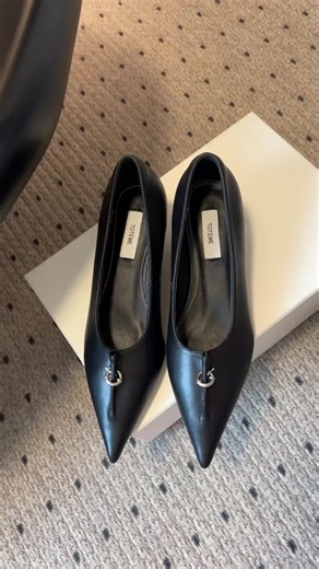 Toteme shoes leather styles – womens shoe styling tips
