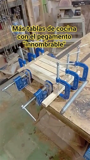 Tablas de cocina con un pegamento de "MUCHO STATUS"