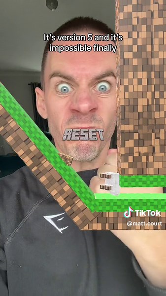 Minecraft Sheep: Fun & Games at the Restaurant!