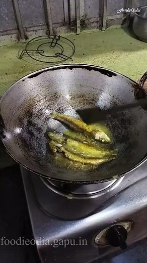 Gota Mira Bhaja (ଗୋଟା ମୀର ମାଛ ଭଜା) #Shorts | #FoodieOdia #OdiaCuisine [Fish Fry]