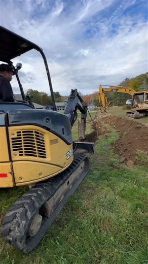 REPLACING SNOWMAKING PIPE - Our crew is always striving to improve snowmaking performance. This includes making sure that water gets pumped quickly and efficiently to our air and fan guns. Replacing snowmaking pipe where needed is part of this formula. #skisundown #snowmaking #wintermadebetter | Ski Sundown