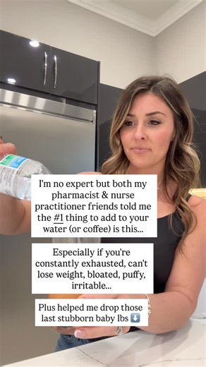 Kayla Kane | Clean Energy | Business Mentor on Instagram: "Comment HACK for this “simple little water hack” that has changed my life & that both my pharmacist & nurse practitioner friends are also obsessed with! This “hack” has helped me lose those last stubborn postpartum lbs & feel better at 32 than I did at 22! Here’s what I was dealing with ⬇️ •Pure exhaustion (regardless of how much sleep I got) • Waking up in the middle of the night like clockwork •Puffy face, bloated belly, jeans feeling
