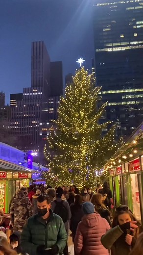 Bryant park christmas market. #Christmas #market#christmasmarket #Newyorkcity #iceskating #food #goodtimes #Travel #america