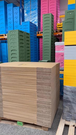 Lyson team is carefully packing our beehives for shipment 😍. Every hive is inspected, secured and nearly ready to make its way to you🤩 And with Black Friday just around the corner, this is the perfect time to get ready don’t miss our upcoming clearance sale 🤩🥳 | Abelo