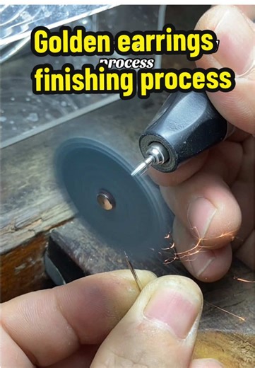 Golden earrings finishing process in jewelry factory #jewelry #jewellery #silver #factory #gold