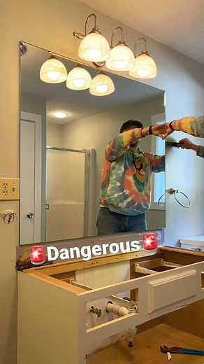 How to remove wall mirror. #shorts #youtubeshorts #diy | Home RenoVision DIY