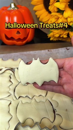Halloween treats #4 #foruyou #foodreview #diy spooky season 👀👻 🦇 Nutella Bat Cookies — puff pastry Nutella 🕷️ Spider Hot Dog 👀 Chocolate Eye Cupcakes 🧁 Easy Halloween Cupcake Decorations 🍎 Apple Balloons Hack