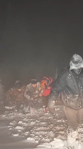 БУЛИ НА МЕЖІ ЖИТТЯ ТА СМЕРТІ У горах Румунії врятували двох заблукалих та замерзлих українців 🥶 Подробиці: https://www.obozrevatel.com/ukr/novosti-mir/buli-na-mezhi-zhittya-ta-smerti-u-gorah-rumunii-vryatuvali-dvoh-zablukalih-ta-zamerzlih-ukraintsiv-foto-i-video.htm 🎞: Salvamont Maramures/facebook | Oboz.ua