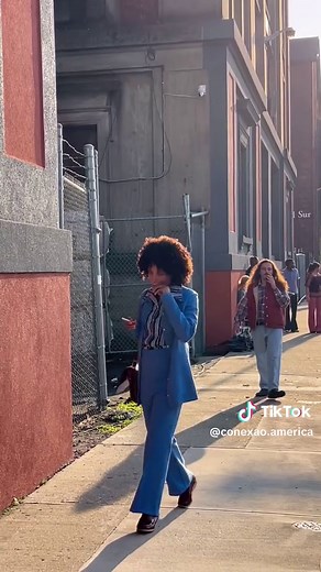 Ok,Here is a 1970’s action car chasing type of style clip. Some of my favorite 70’s action drama movies are The French Connection, Taxi Driver, The Worrier’s. Here’s a 1970’s gritty Detroit streets scenes from new Motor City flick. I’m always looking forward to seeing any type of period movies especially from the 70’s and 80’s. Share with a 1970’s-1980’s enthusiastic 👨‍🎤 Vintage streets, Film Camera, Nostalgic, Retro, 1970’s, Detroit, Passaic, NJ . . ✔️ Credit 👉🏆🎥 @oscar_diazx . . ✔️Allianc