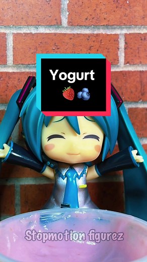 Delicious Yogurt Stop Motion Figures with Nendoroid Mitsuri and Hatsune Miku