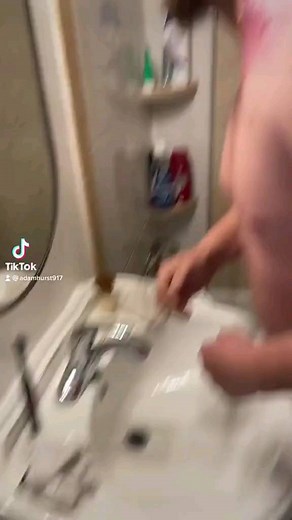 Best Pimple/Acne Videos on Instagram: "This one hurt 狼狼"