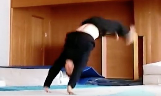 ヘッドスプリング（頭跳ね起き）ができるようになるやり方とコツ - BREAKDANCE.SITE