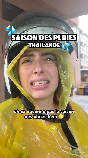 🌧️ La saison des pluies est bien là en Asie ! Entre ciel bleu le matin et déluge l’après-midi, faut toujours avoir un poncho dans le sac 🫡#saisondespluies #asie #voyage #thailande #cambodge #mousson | Natacha Obviousnat
