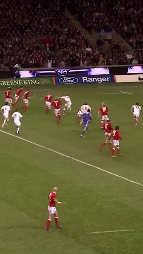 🏴󠁧󠁢󠁷󠁬󠁳󠁿 Mike Phillips scored the decisive try as Wales won Warren Gatland’s first game in charge at Twickenham in 2008! 👊 Lee Byrne scored the first and James Hook added 2 conversions and 4 penalties to complete the comeback to make it 19-26 #SixNationsRugby | The Welsh Rugby Union