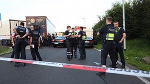 Dashcam-Video zeigt Rastplatz-Szenen nach Verfolgungsjagd und Messerangriff