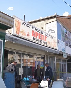 389K views · 2.3K reactions | Pronari i lokalit në Malishevë ku u helmuan mbi 100 persona, iu shmanget pyetjeve të gazetarëve #ATV #Lajme | ATV LIVE | Facebook