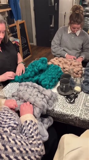 Chunky Knitted Scarf Workshop Cozy Friday Night Vibes 🧶✨ #chunkyscarf #scarf #scarfstyle