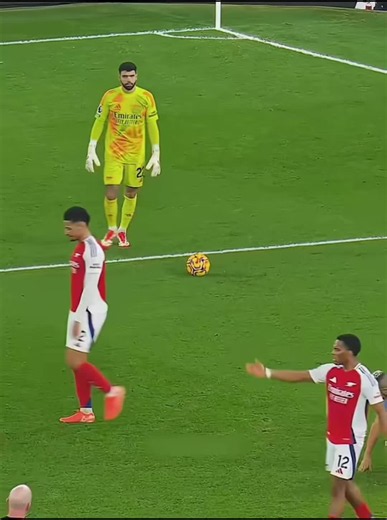 When Goalkeepers Get Bored 😂🧤 #goalkeeper #football #funny #fyp #footballtiktok