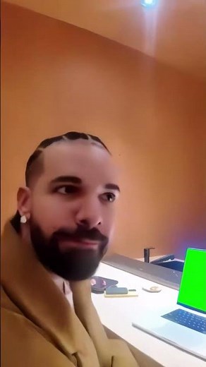Drake Using His Laptop meme - Green Screen