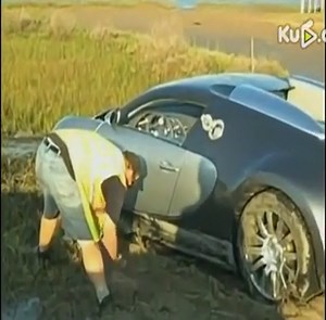 车祸现场女尸实拍布加迪威龙车祸事故合集