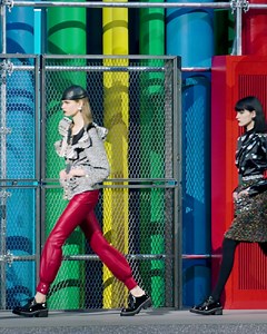 639 reactions · 40 shares | 2019秋冬ファッションショーを公開中！ ルーヴル美術館に出現した圧巻の舞台で披露されたのは、エネルギー溢れる魅惑的なルックの数々。臨場感溢れるランウェイの模様をフルバージョンの映像でお届けします。 bit.ly/lvjpsn1 | Louis Vuitton | Facebook