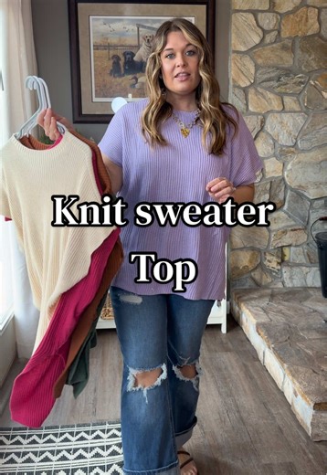 The perfect year round top! Comfy, flowy and super cute ✨ #knittop #springtops #summertops #midsizefashion #cutetop