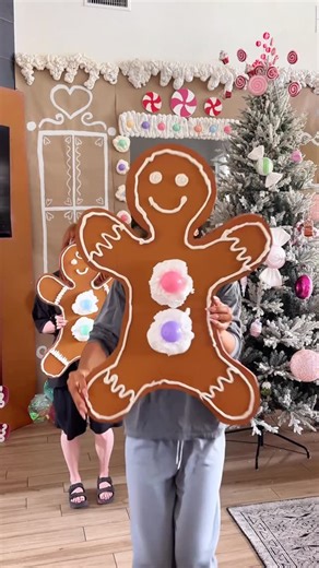 RAVEN ELYSE on Instagram: "Comment WIRE and I’ll send you the link to the hot wire tool! How to make GIANT gingerbread men! This method is sturdy, waterproof, and super cute! Put them in your Christmas tree or out by your front door! Where should I put mine?? These are pretty big cookies, but I’m going to make a HUGE one next, so stay tuned for that!! 🎄🎅🏾🍬🍭🍫 https://liketk.it/4OsOS #GiantGingerbreadMan #DIYChristmasDecor #RavenElyseChristmas #GingerbreadChristmas #CandylandChristmas"