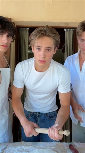 Ollie Muhl on Instagram: "Someone help us"