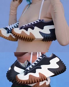 558K views · 1.7K reactions | RUN STAR MOTION OX Renovamos la Run Star Motion ahora con un refrescante corte bajo. La plantilla de espuma CX y la entresuela liviana ayudan a absorber el impacto y te brindan comodidad durante todo el día. Disponibles en www.converse.cl y en todas las tiendas del país. #CreateNext | CONVERSE | Facebook