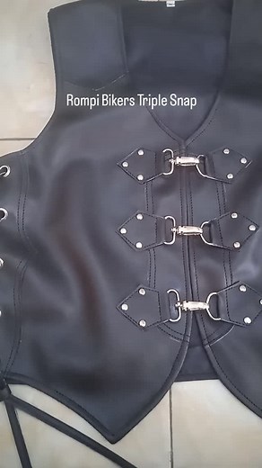 Rompi Bikers Triple Snap Cocok buat kamu yang ingin tampil keren dan berbeda dari yang lain 😎 Info pemesanan 👉 wa. 082225385099 #94bikersrompi #bikersnmaxnusantara #rompikoboy #rompikulit #rompikoboi #rompikulitmurah #rompibikers #rompisintetis #rompikulit | 94 Bikers Rompi